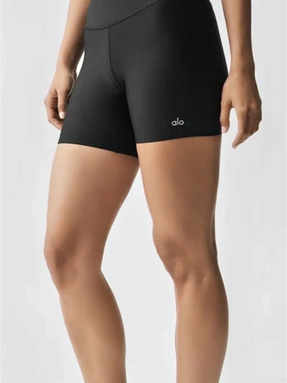 Alo Yoga Airlift Short 5in Airlift Shorts in Black Size m NWT R39